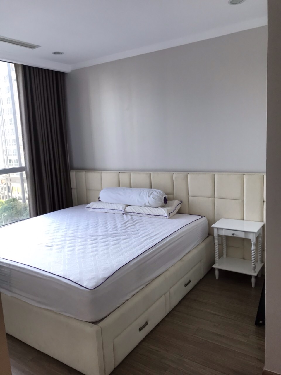 Cần cho thuê căn 3pn tòa landmark 3 giá 1400$ full nội thất đẹp, dự án vinhomes central park